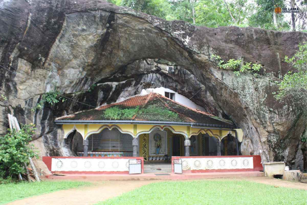 Grotte de Stheeripura