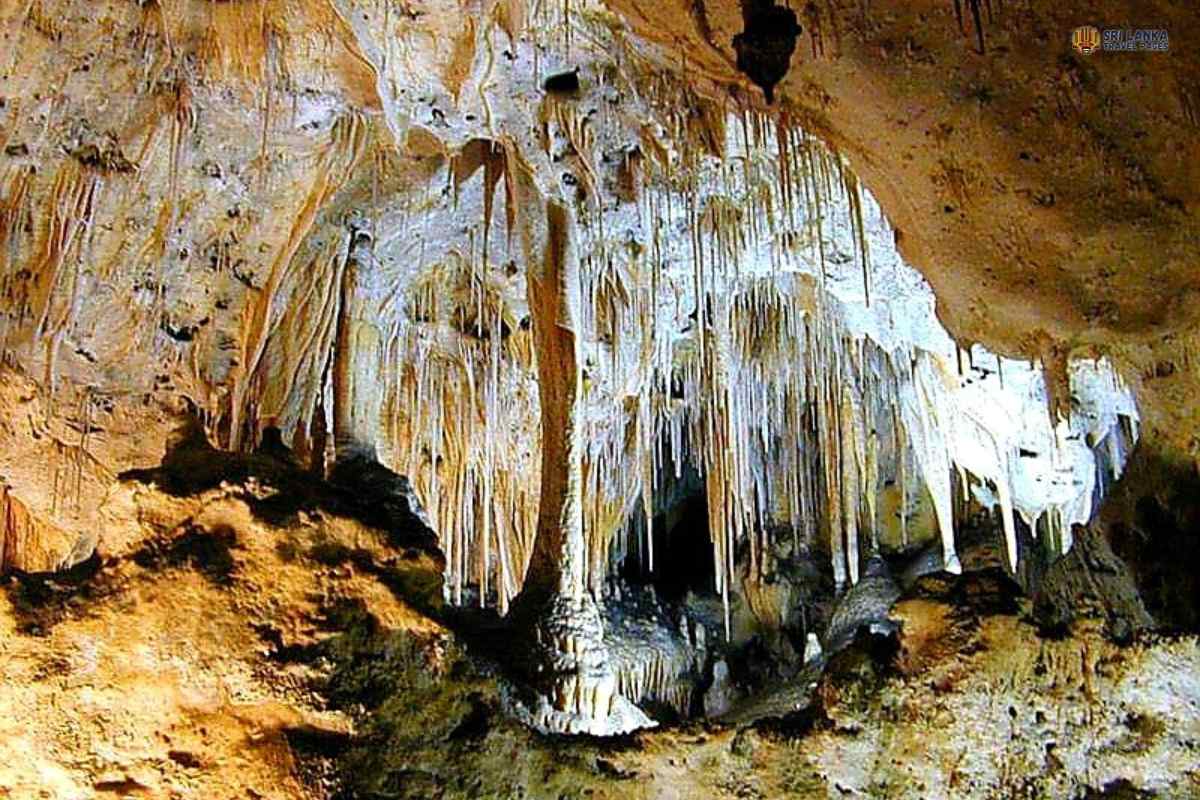 Cueva de piedra caliza de Waulpane