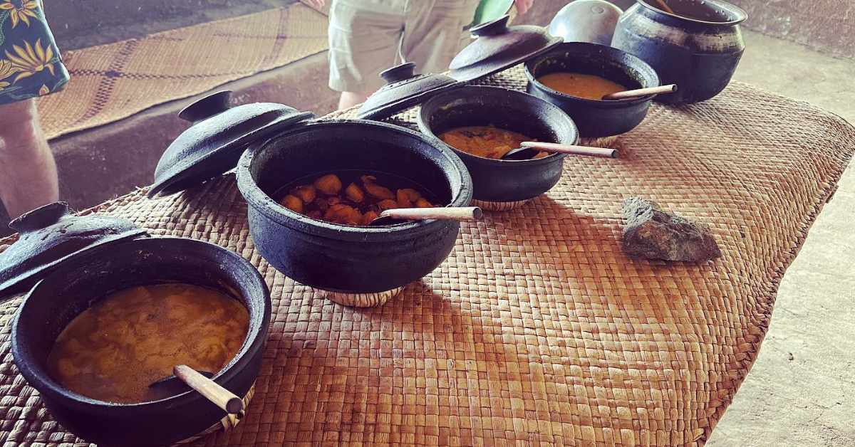 Traditionelle Gerichte aus Sri Lanka, servierfertig 