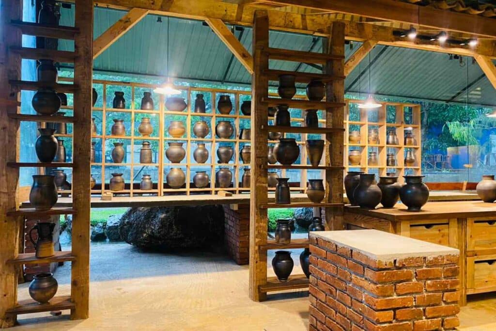 Craft tunnel pots display
