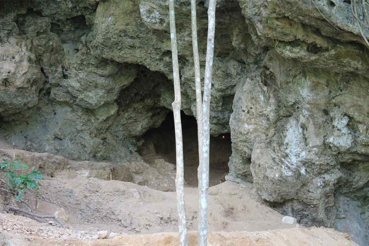 Grotte calcaire de Hunugalagala
