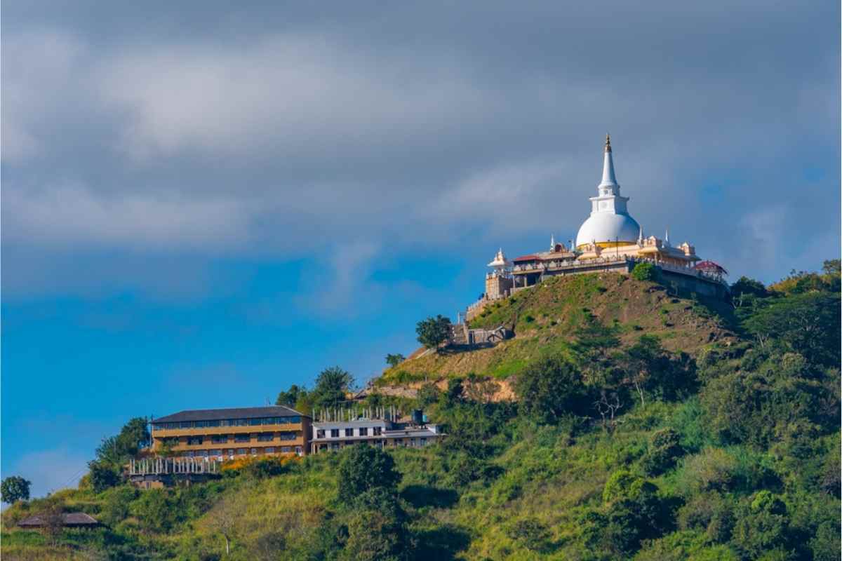 Буддийский монастырь Махамевнава - Элла