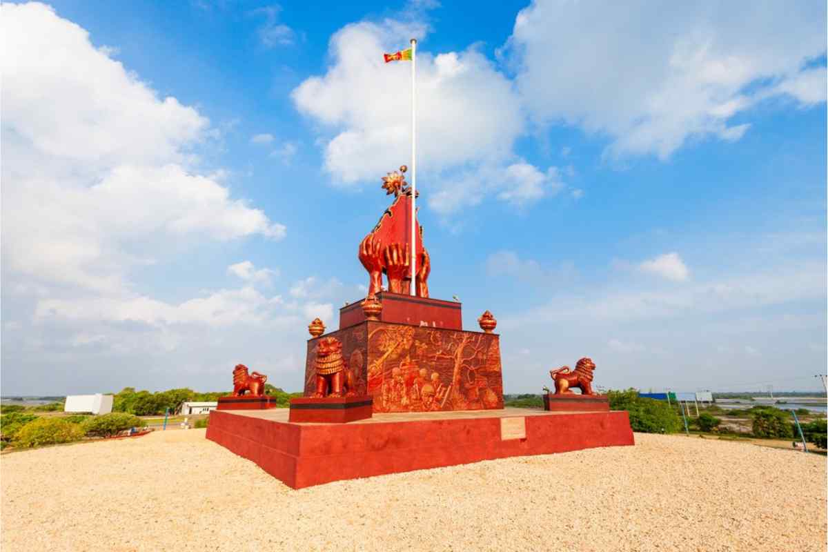 Pomnik wojenny na Przełęczy Słoni