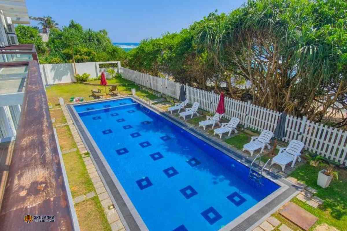 ARA Beach Resort Mirissa — один из лучших недорогих пляжных отелей с бассейном в Мириссе